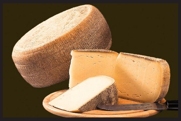 Το κεφαλοτύρι είναι ένα παραδοσιακό ελληνικό τυρί με εντυπωσιακή γεύση και ανά 100 γραμμάρια, περιέχει περίπου 376 θερμίδες. Ένα μεγάλο κομμάτι κεφαλοτυριού, περίπου 50 γραμμάρια, περιέχει περίπου 188 θερμίδες.